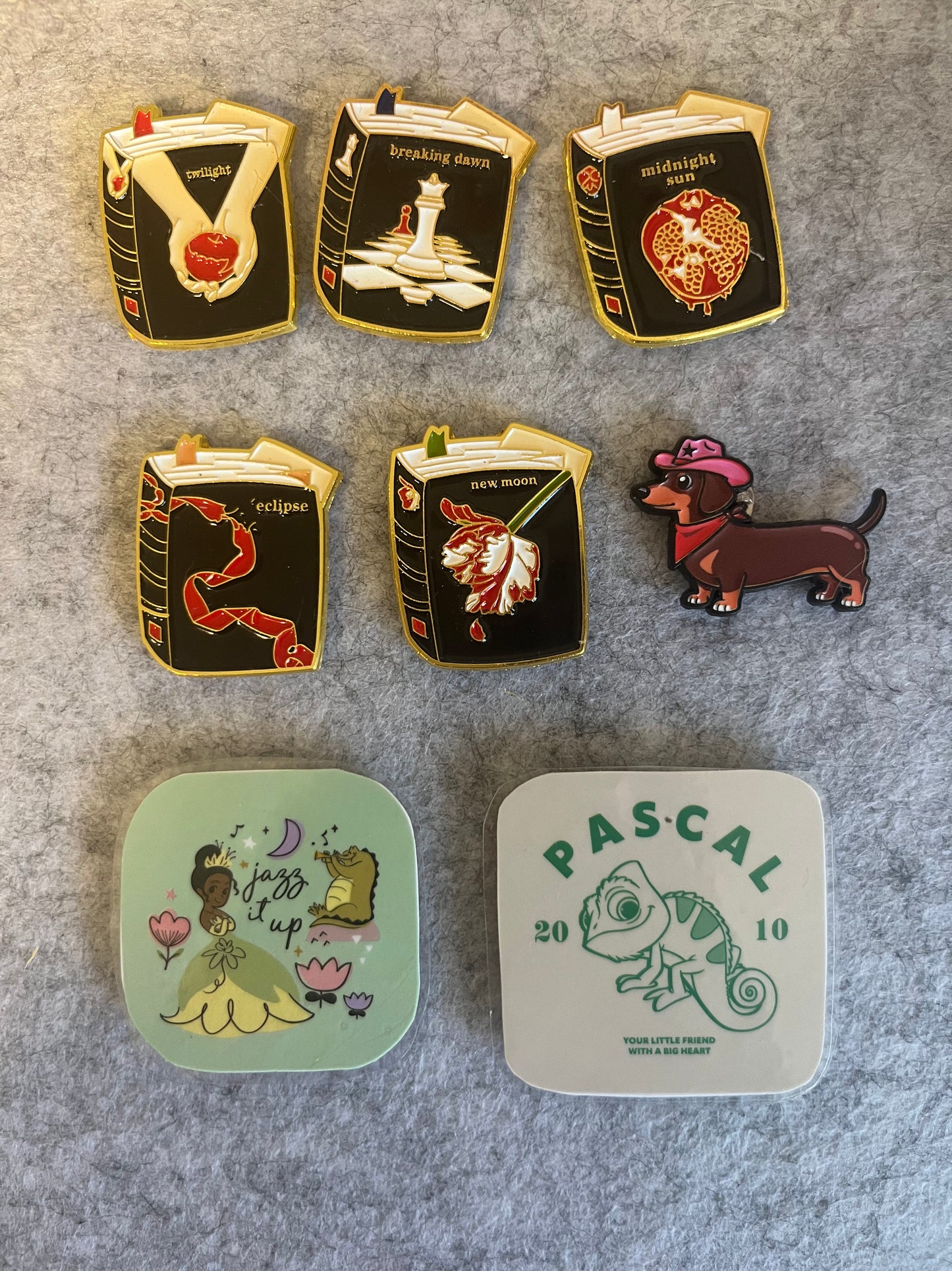 Needle Minders
